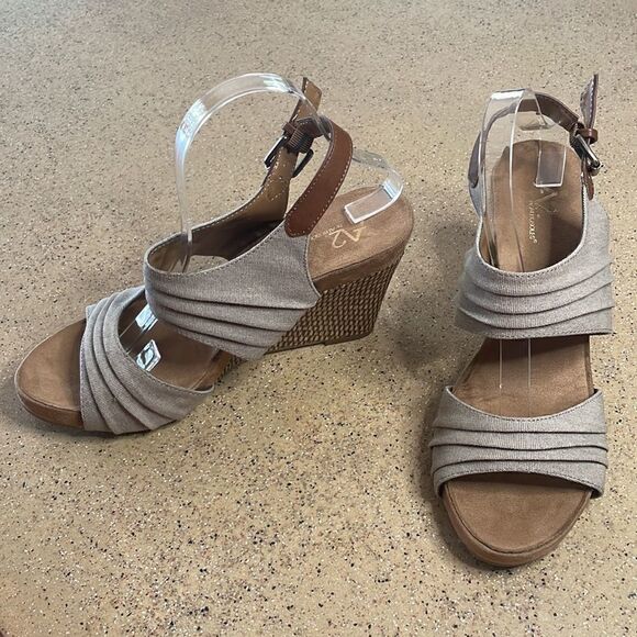 A2 AEROSOLES "May Plush" in Tan Canvas w Woven Grass Wrapped Wedge Heel Sandals - Picture 2 of 10